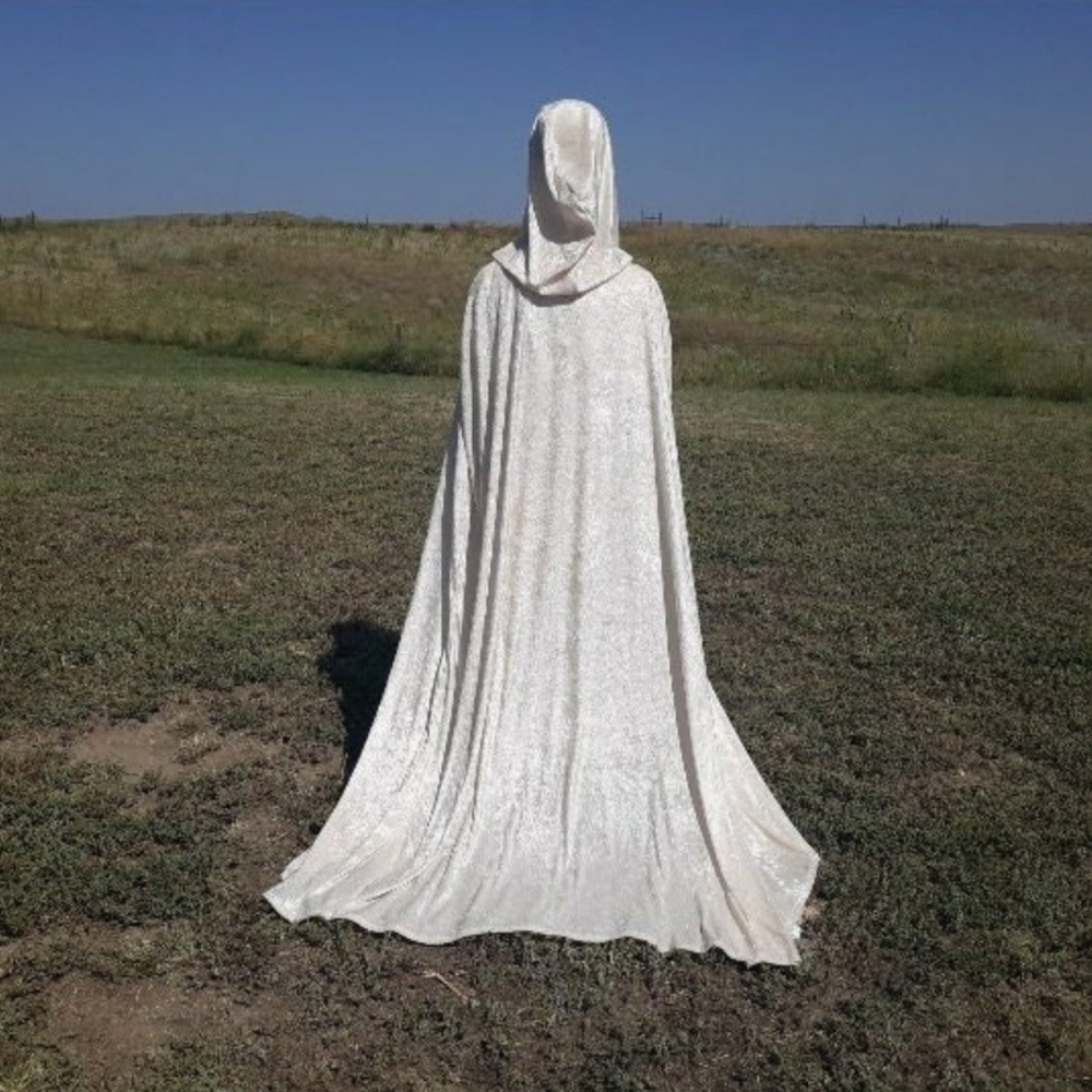 Elegant White Hooded Cloak Velvet Bridal Cape